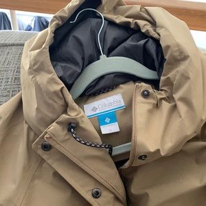 😍Columbia Omni heat insulator raincoat with ties. NWOT 229.99 original price.